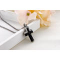 Colgante en cruz de acero inoxidable Hdx con amor